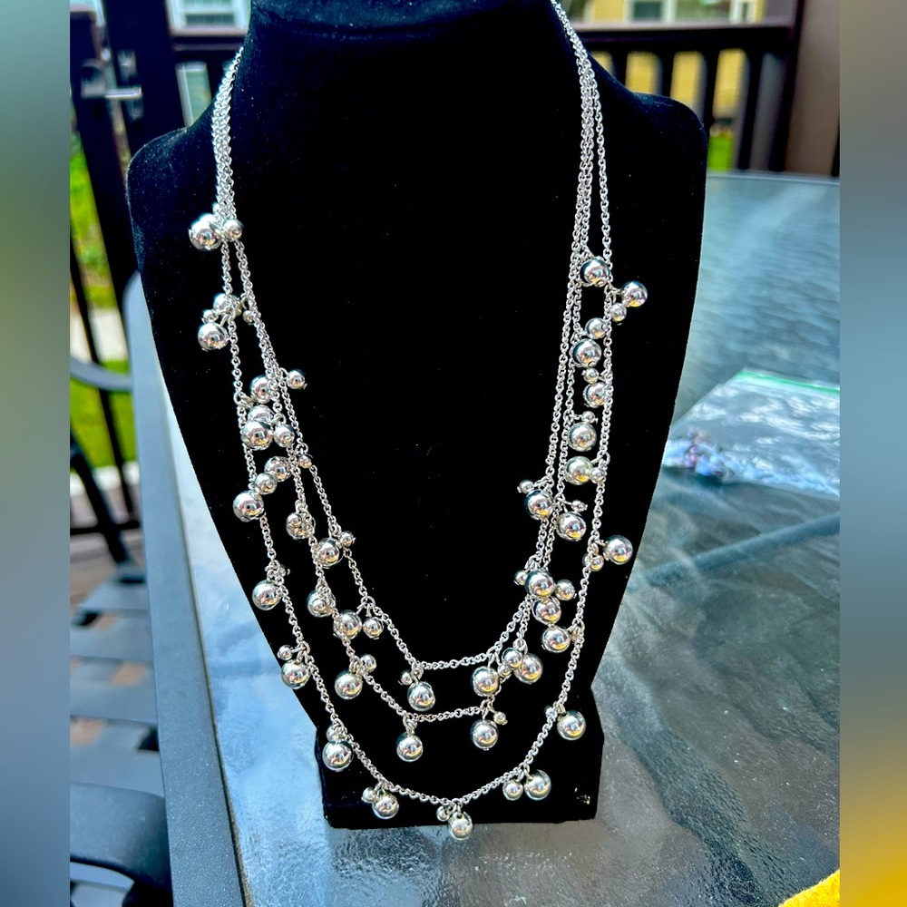 NWOT Beautiful Silver Necklace 11.5” Length